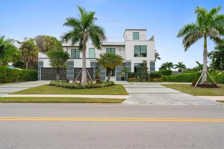 3800  Crayton  RD, Naples, FL 34103