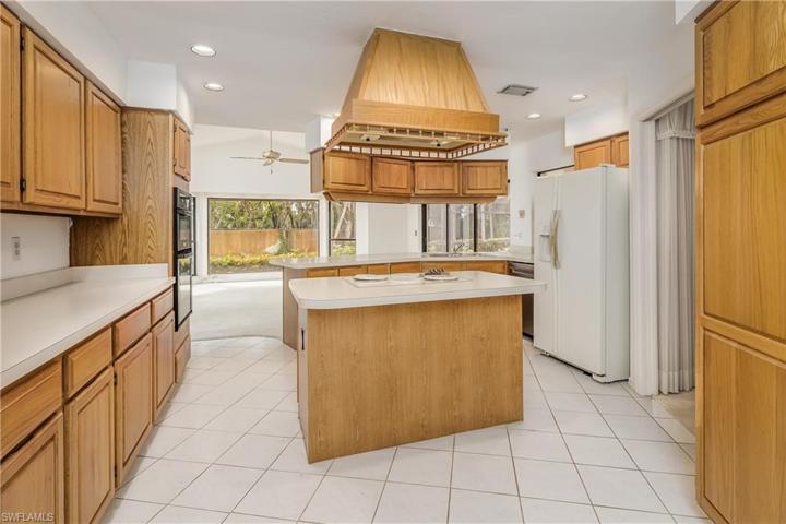 5516 Foxhunt WAY, NAPLES FL 34104