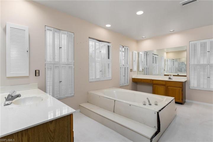 5516 Foxhunt WAY, NAPLES FL 34104