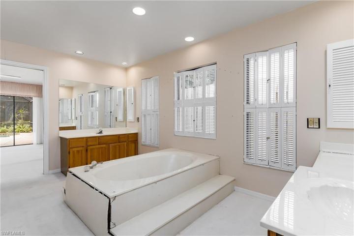 5516 Foxhunt WAY, NAPLES FL 34104