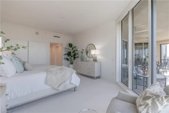 Primary bedroom with access to lanai