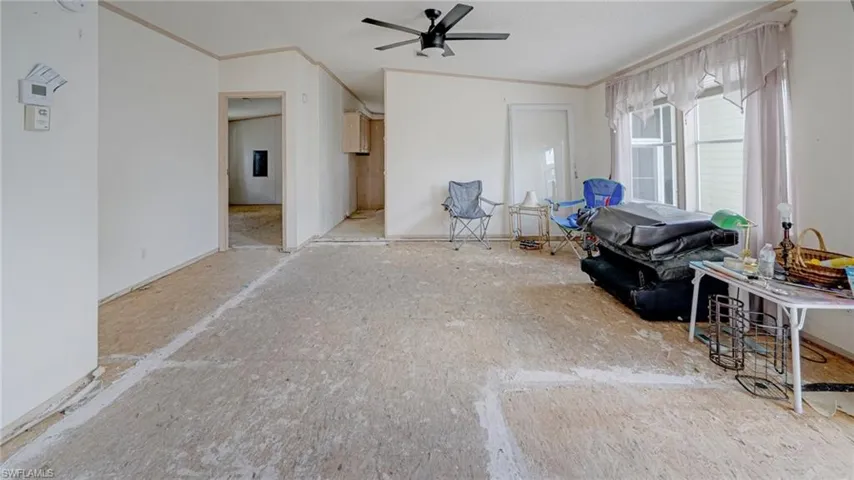 Miscellaneous room featuring ceiling fan and crown molding