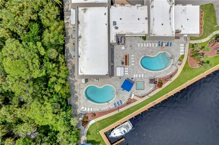 Birds eye view of property