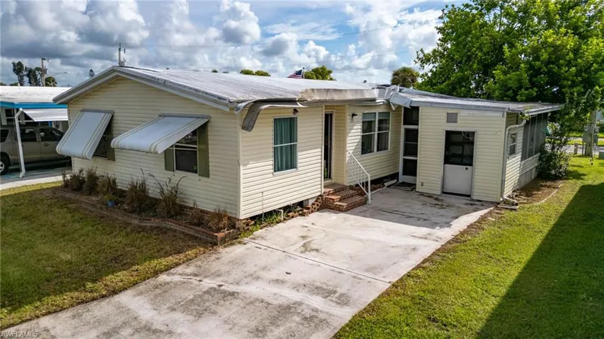 View of front of home featuring a front lawn