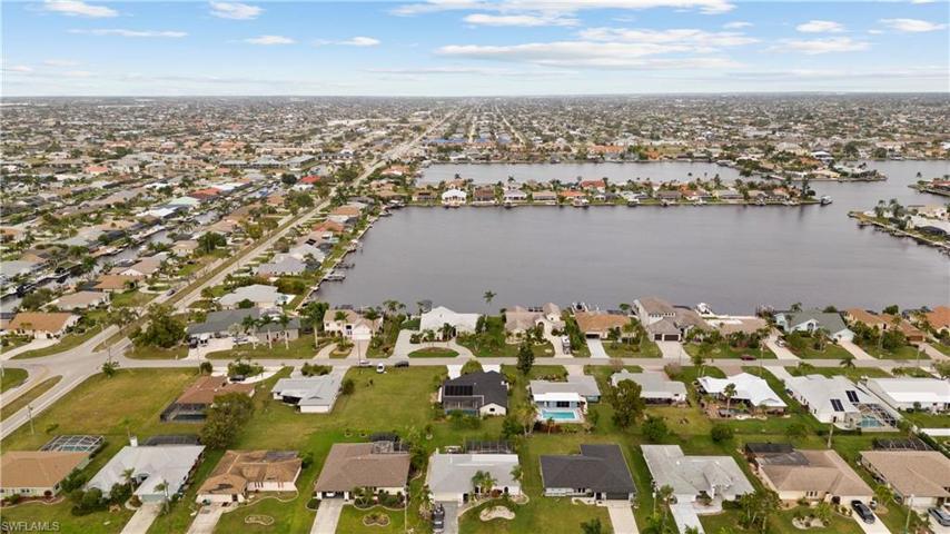 Neighborhood Waterviewof the 8 Lakes