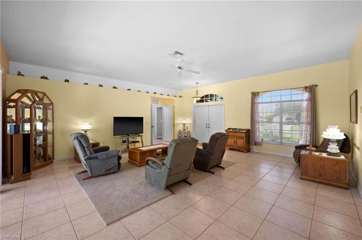 Family with view to the front door