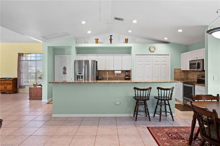 Large Kitchen, Stainless Steel Appliances and Granite Counter Tops