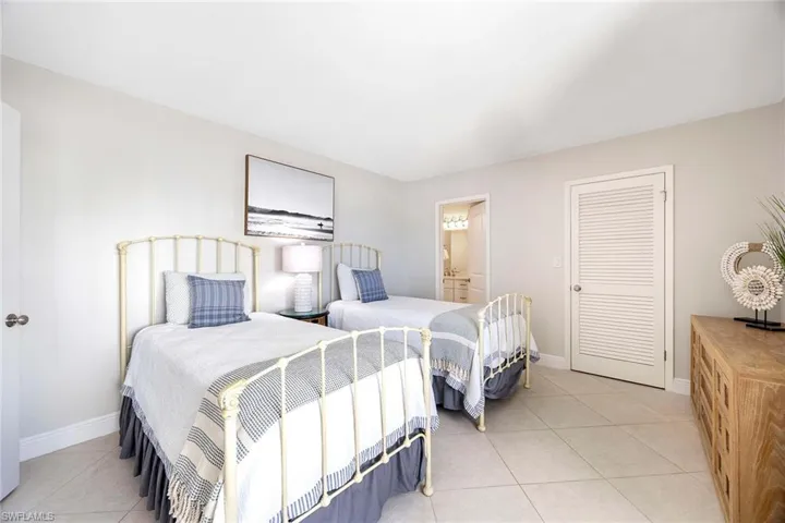 3443  Gulf Shore N BLVD, Naples, FL 34103