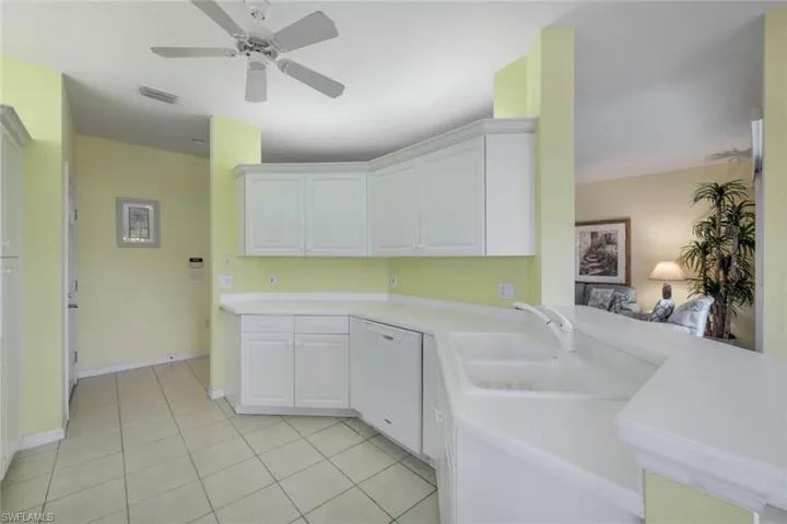 6025 Pinnacle LN # 602, NAPLES FL 34110