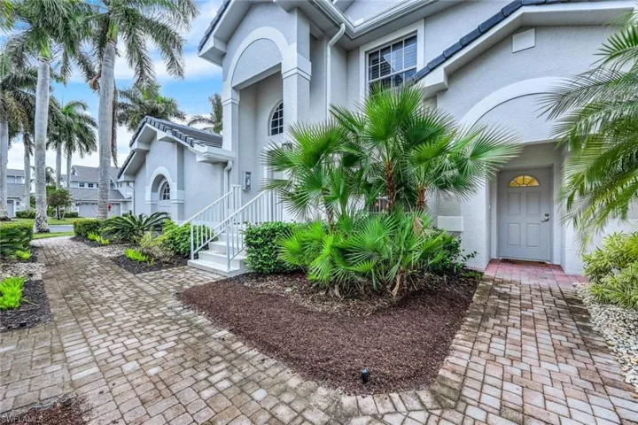 6025 Pinnacle LN # 602, NAPLES FL 34110