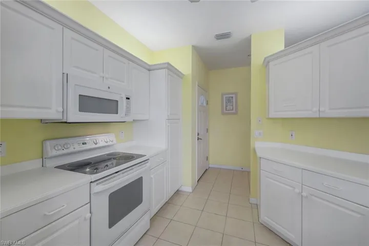 6025 Pinnacle LN # 602, NAPLES FL 34110