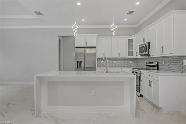 791 14th St Ne, Naples, Florida 34120