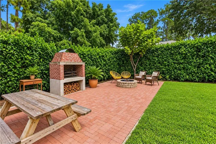 Additional outdoor area with oven
