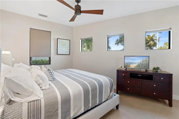 Bedroom with ceiling fan