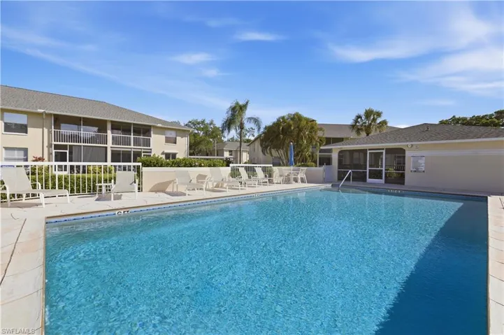 600  Squire  CIR, Naples, FL 34104