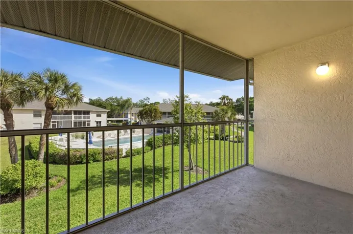 600  Squire  CIR, Naples, FL 34104
