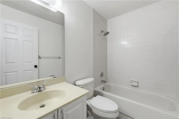 600  Squire  CIR, Naples, FL 34104
