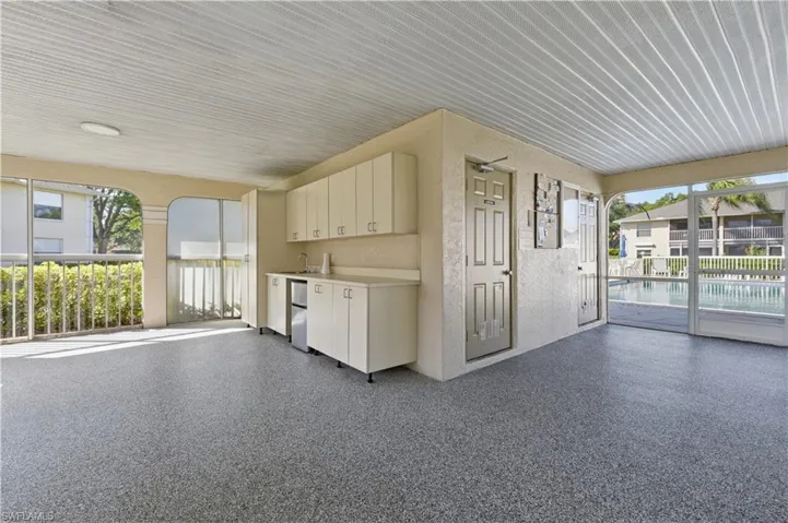 600  Squire  CIR, Naples, FL 34104