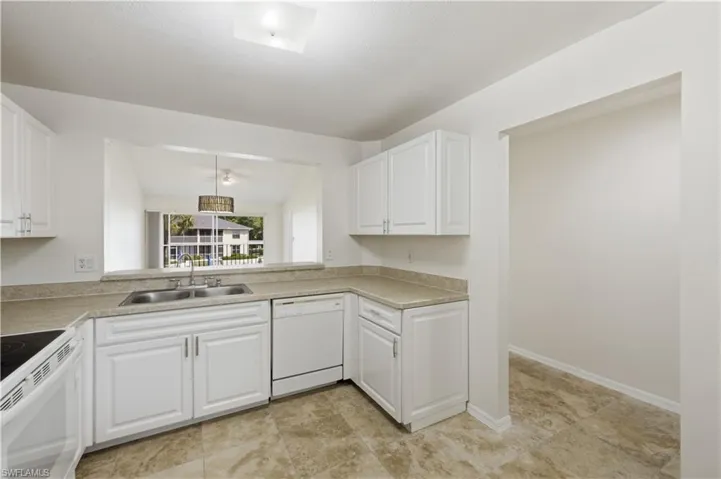 600  Squire  CIR, Naples, FL 34104