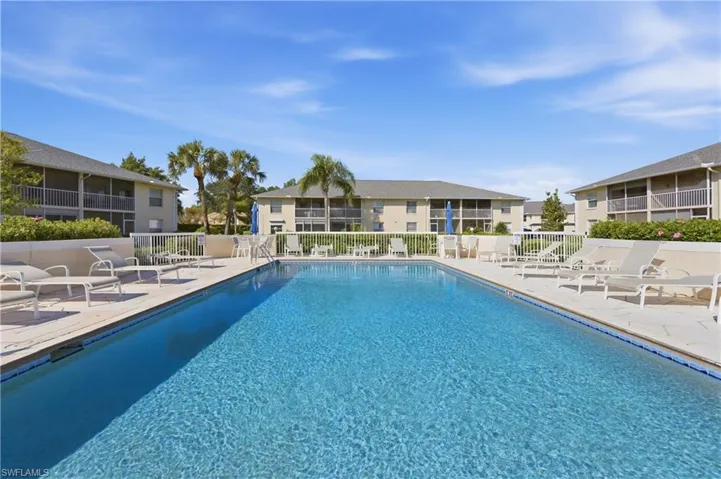 600  Squire  CIR, Naples, FL 34104