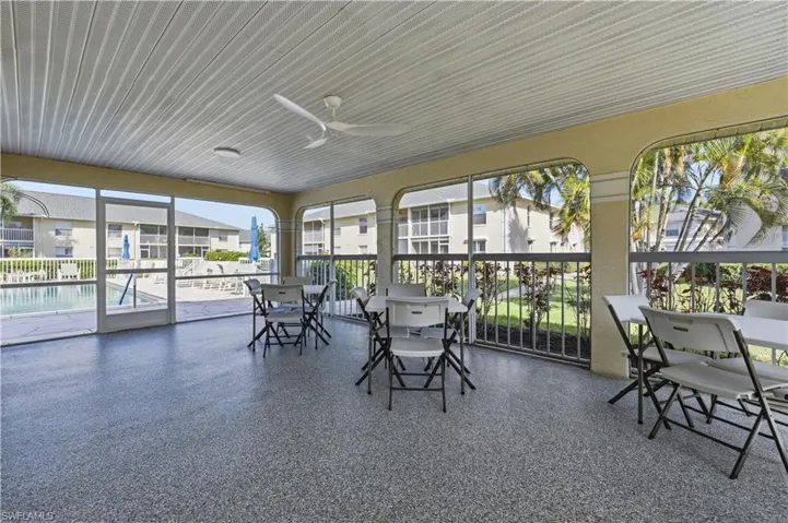 600  Squire  CIR, Naples, FL 34104