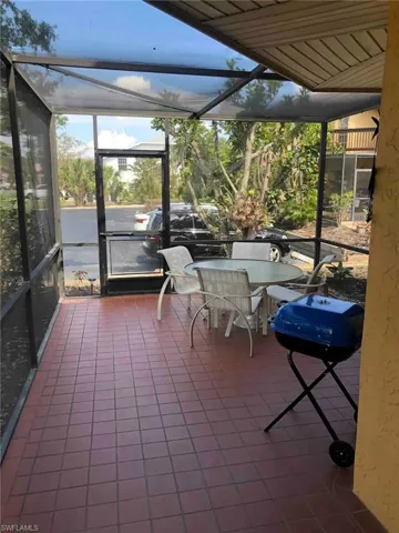 Sunroom / solarium with lofted ceiling