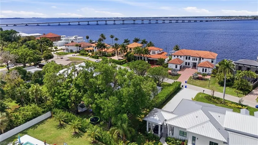 3931 W Riverside Dr, Fort Myers, Florida 33901