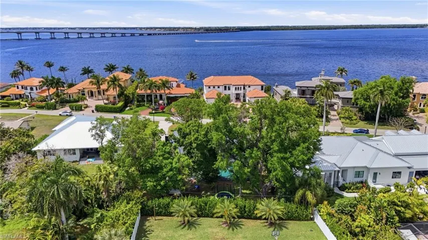 3931 W Riverside Dr, Fort Myers, Florida 33901