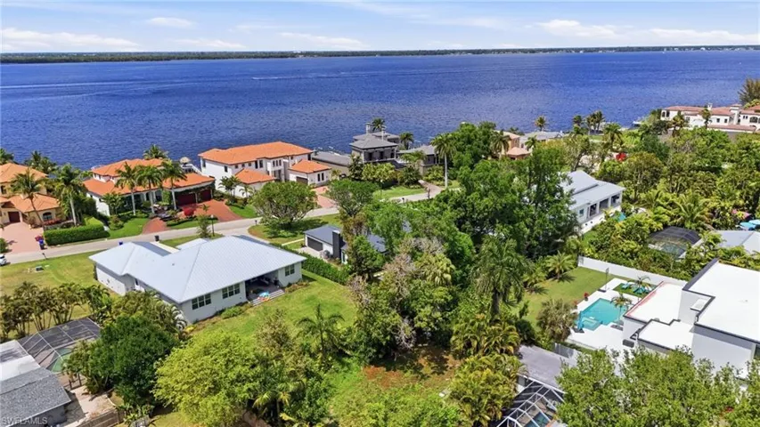 3931 W Riverside Dr, Fort Myers, Florida 33901