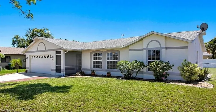Presenting 4136 SW 9th Place!