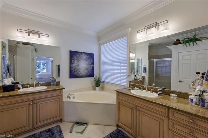 16165 Parque LN, NAPLES FL 34110