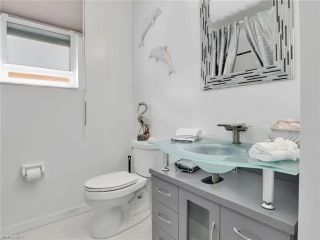 2nd bathroom