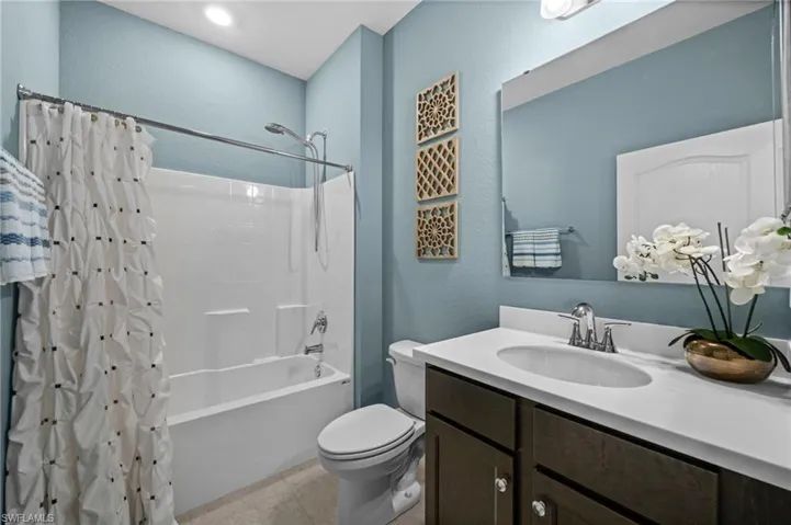 Full guest bathroom