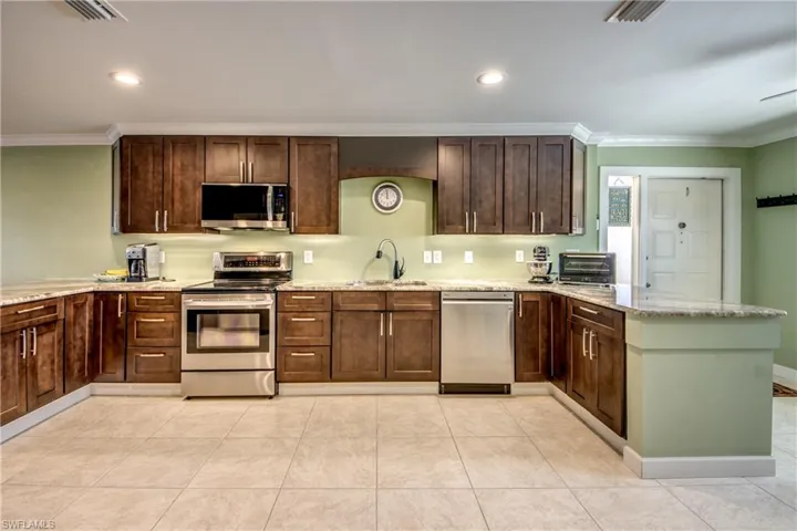 4622 SW Santa Barbara  PL, Cape Coral, FL 33914