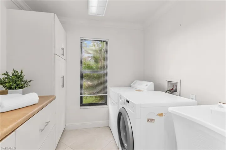 28561  Winthrop  CIR, Bonita Springs, FL 34134