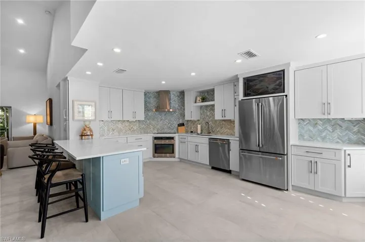 6855 San Marino Dr 201b, Naples, Florida 34108