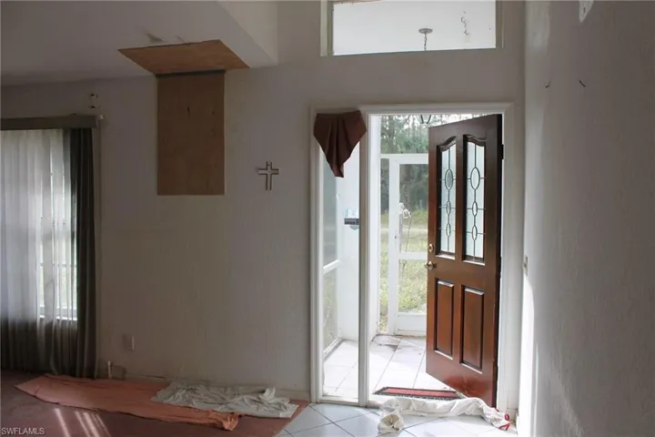 Foyer entrance with light tile patterned flooring