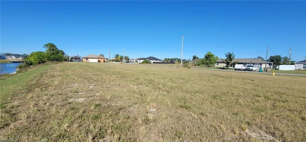 View of yard with a residential view