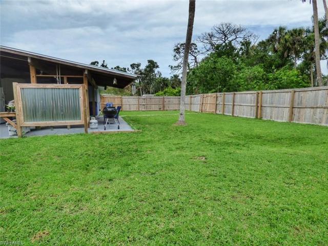 IN-LAW PRIVATE YARD