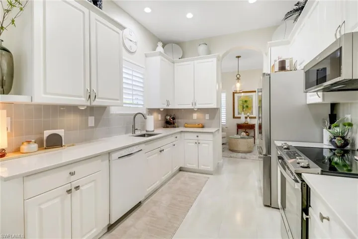 849  Vistana  CIR, Naples, FL 34119