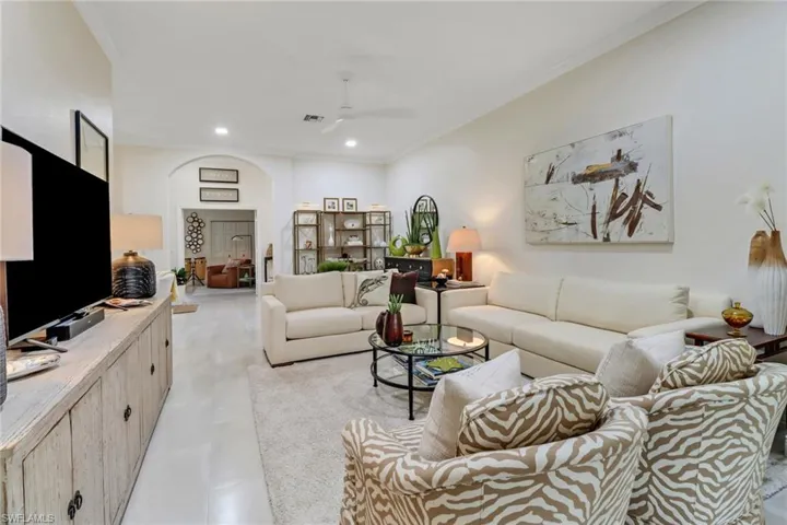 849  Vistana  CIR, Naples, FL 34119