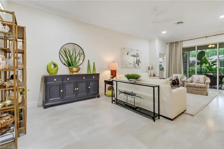 849  Vistana  CIR, Naples, FL 34119