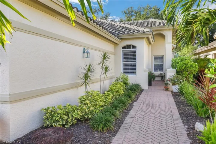 849  Vistana  CIR, Naples, FL 34119