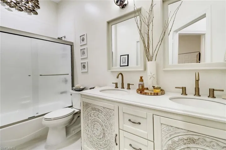 849  Vistana  CIR, Naples, FL 34119