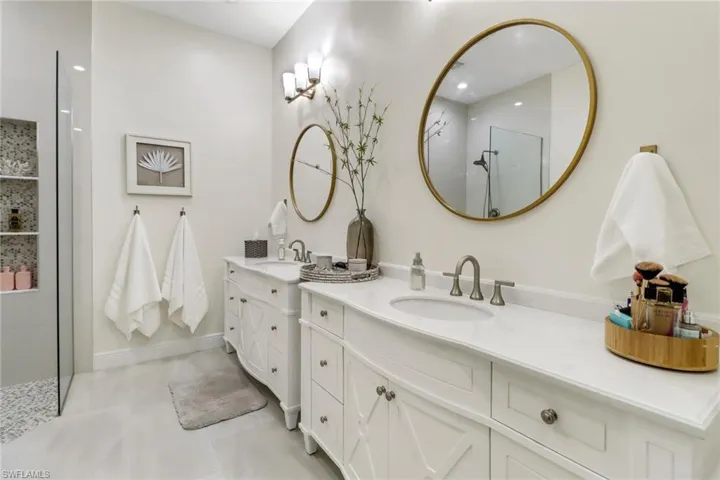 849  Vistana  CIR, Naples, FL 34119