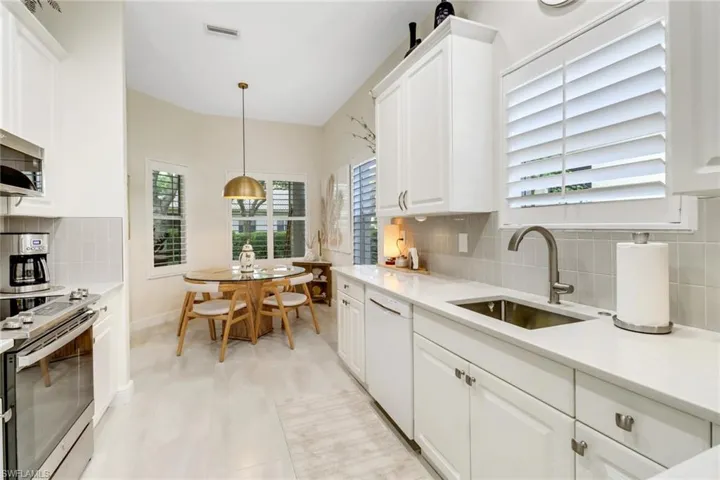 849  Vistana  CIR, Naples, FL 34119