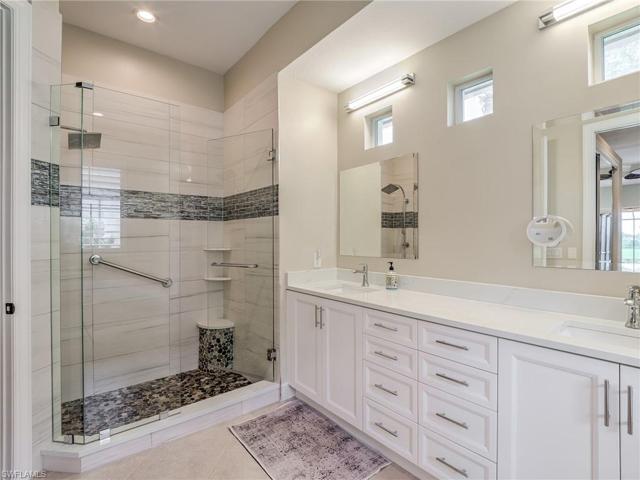 MASTER BATHROOM SEPARATE TUB & SHOWER