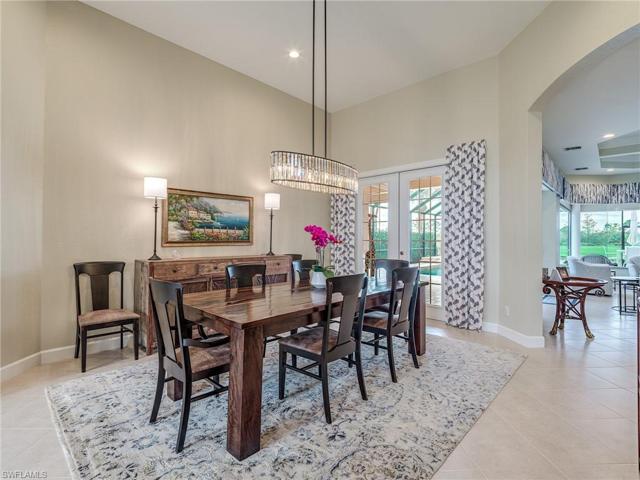 SPACIOUS AREA FOR ENTERTAINING!