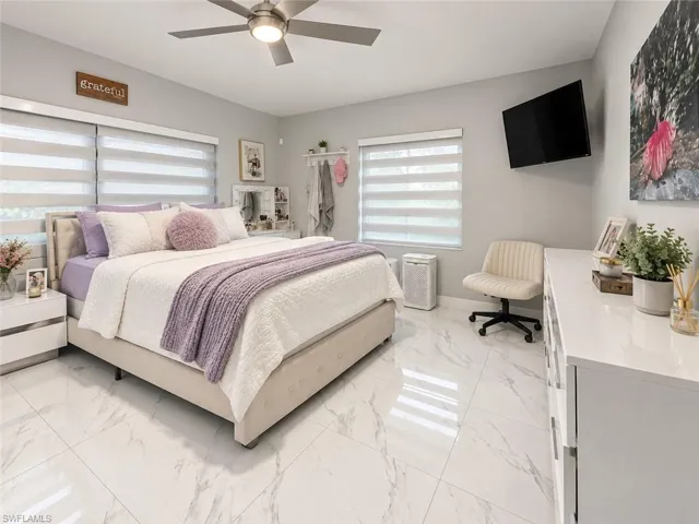 Contemporary ceiling fan with integrated lighting