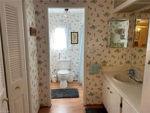 Owner's Bathroom w/Walk In Closet